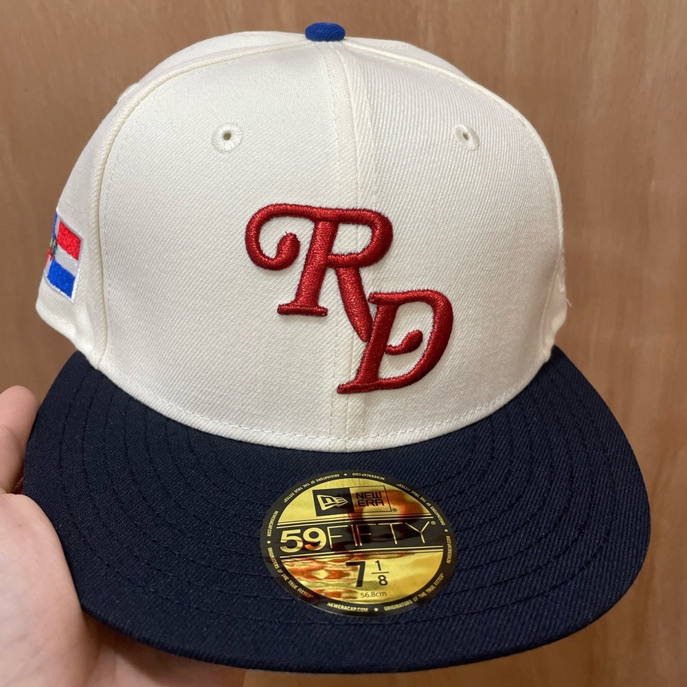 Hat club exclusive Dominican Republic flag patch size 7 1/8 brand new